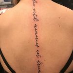 felirat gerincen tetoválás, inscription spine tattoo
