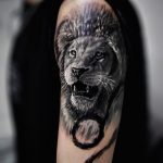 oroszlán csillagjegy tetoválás fekete fehér, lion zodiac tattoo black white