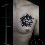 szimbólum fekete fehér csillag tetoválás mellkas Budapest, symbol black white star tattoo chest Budapest