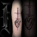 szív anatómiai szív tetoválás fekete fehér etoválás Budapest, heart anatomy heart tattoo black and white tattooing Budapest