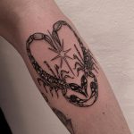 két skorpió szív csillag tetoválás, two scorpion heart star tattoo
