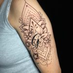 monogram mandala tetoválás felkar, monogram mandala tattoo upper arm